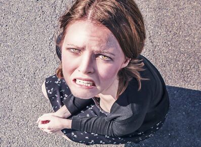 Das Mädchen war mit den Folgen einer Augmentations-Mammoplastik konfrontiert